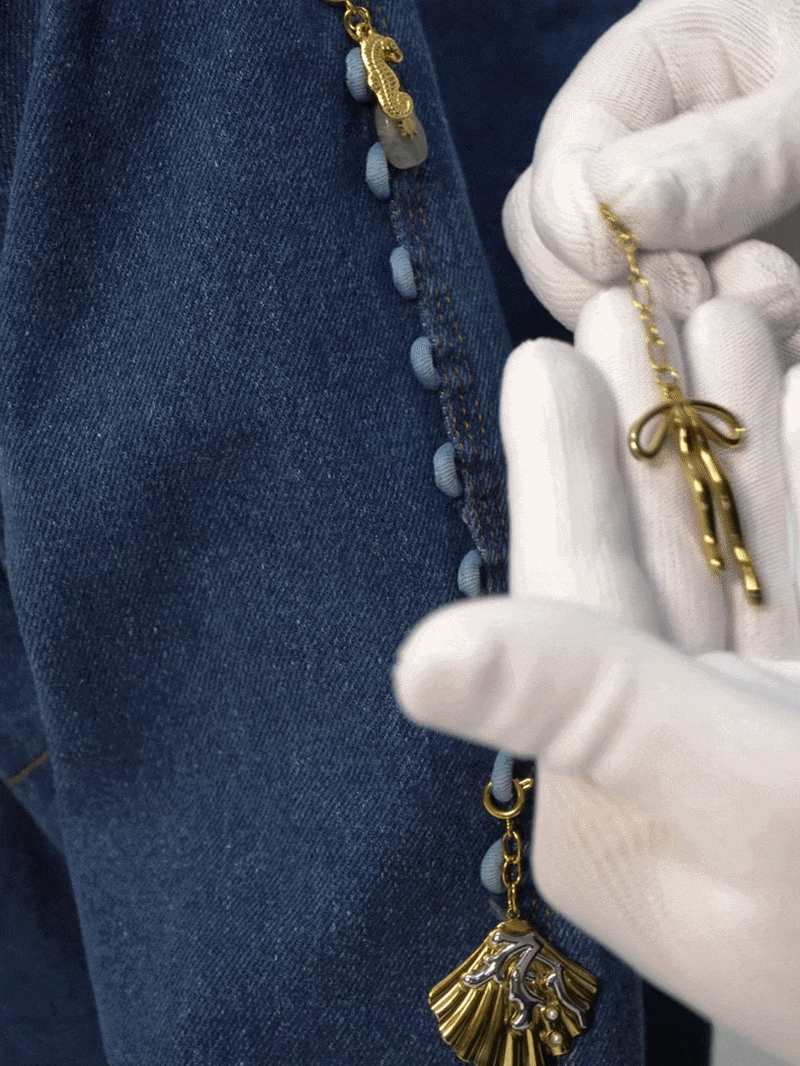 Charm attaching